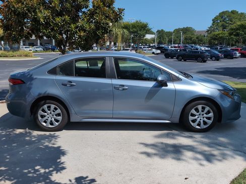 Used 2021 Toyota Corolla LE FWD image 11