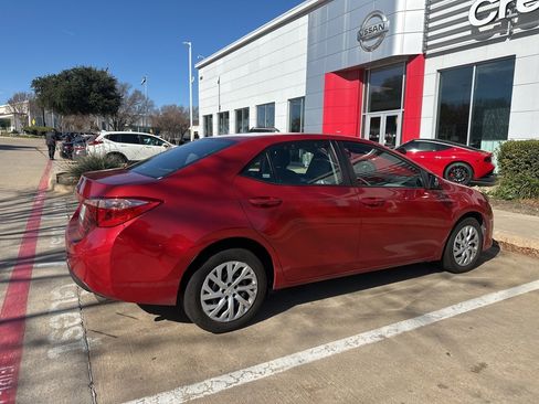 Used 2018 Toyota Corolla LE image 4