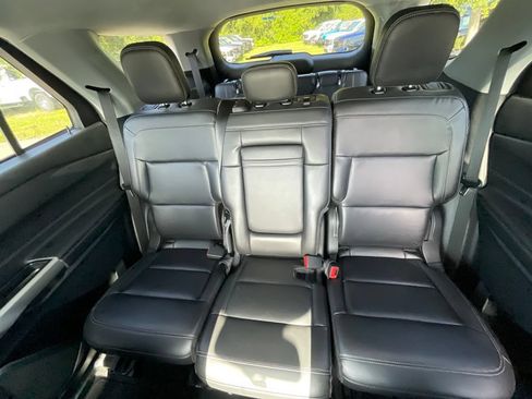 Used 2023 Ford Explorer XLT w/ Equipment Group 202A RWD image 9