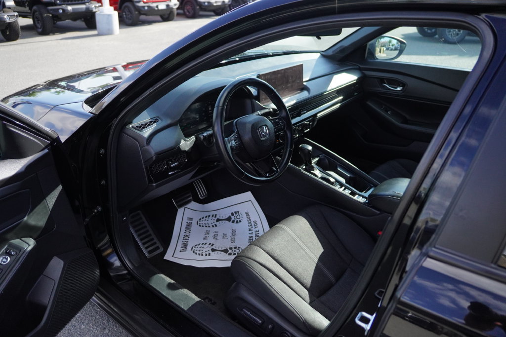 Used 2025 Honda Accord Sport image 29
