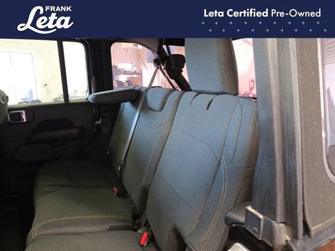 Used 2024 Jeep Wrangler Unlimited Sahara w/ Technology Group AWD/4WD image 19