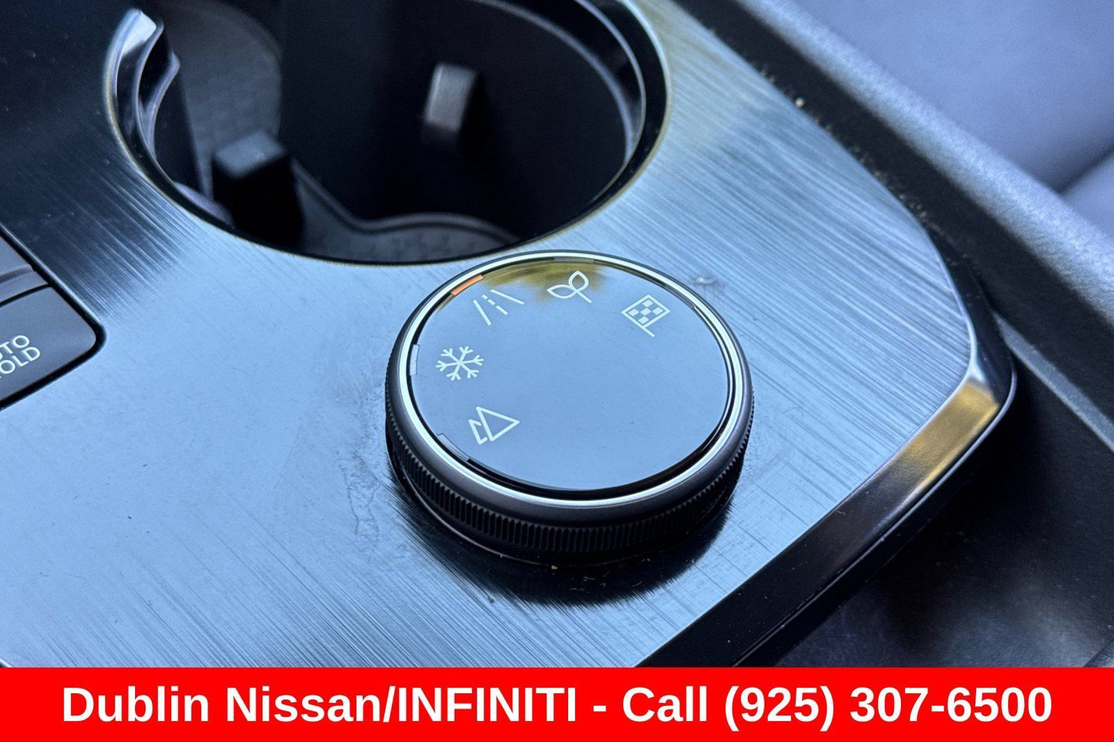 Used 2024 Nissan Rogue SL AWD/4WD image 33