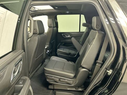 Used 2022 GMC Yukon SLT w/ SLT Premium Package image 20