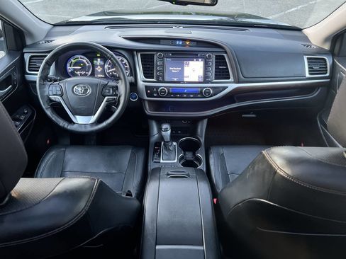 Used 2014 Toyota Highlander Limited Platinum AWD/4WD image 25