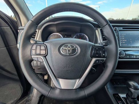 Used 2019 Toyota Highlander XLE image 22