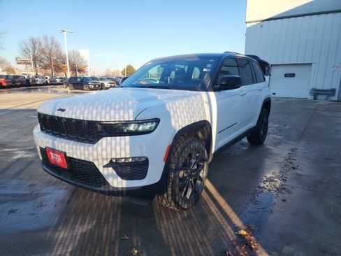 New 2025 Jeep Grand Cherokee Limited image 3