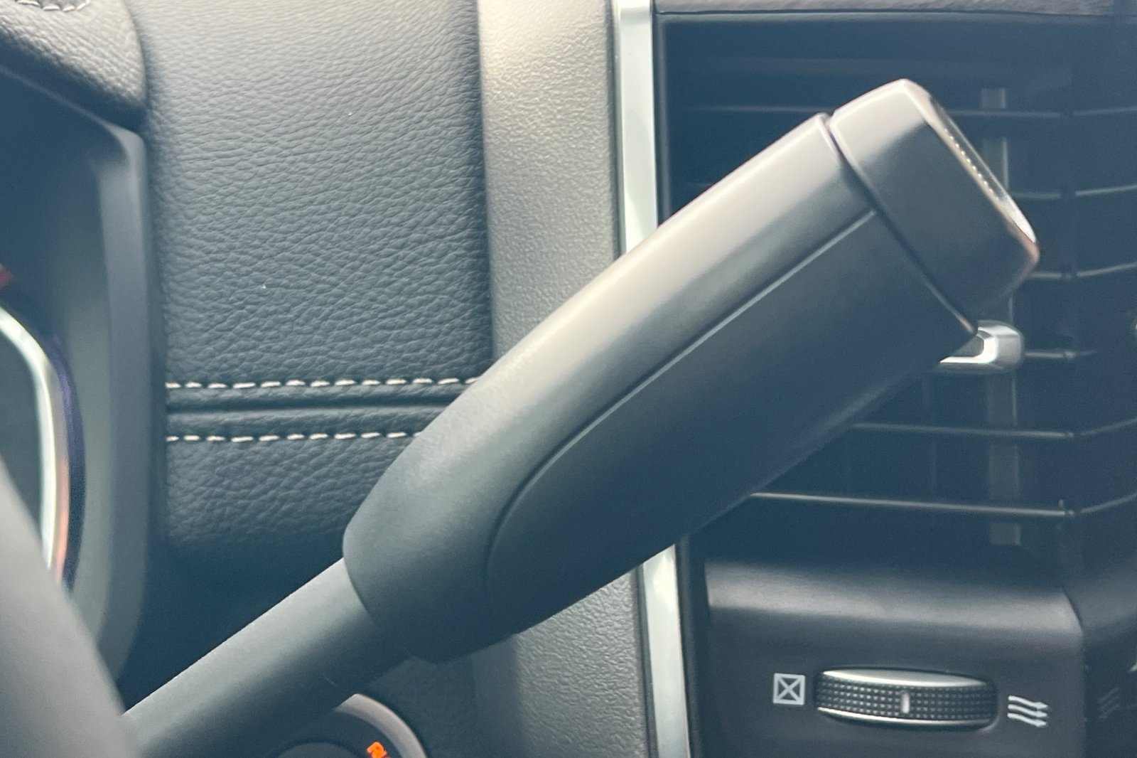 New 2026 RAM 3500 Laramie AWD/4WD image 24