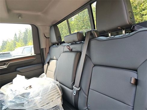 New 2025 GMC Sierra 3500 Denali w/ Denali Reserve Package image 19