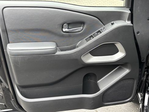 Used 2023 Nissan Frontier SV image 16