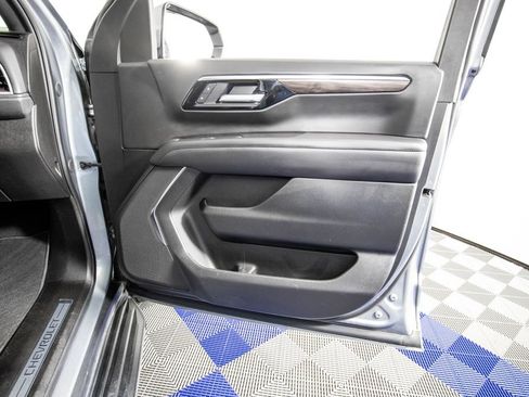 Used 2025 Chevrolet Tahoe LT AWD/4WD image 16