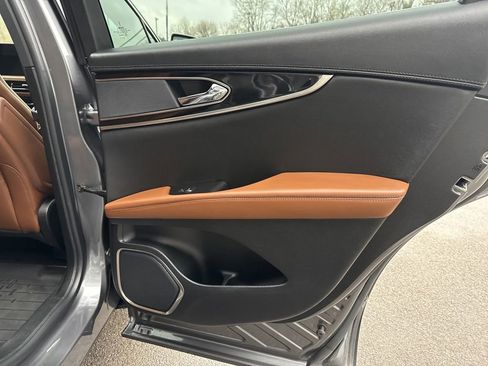 Used 2023 Lincoln Nautilus Reserve image 26