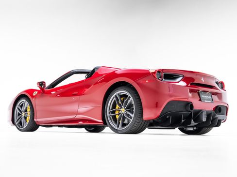 Used 2019 Ferrari 488 Spider image 35