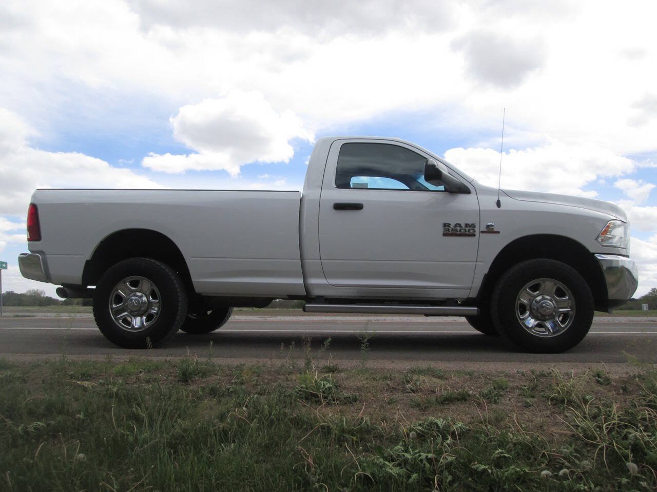 Used 2017 RAM 3500 Tradesman w/ Chrome Appearance Group AWD/4WD image 6