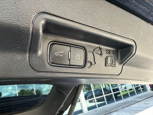 Certified 2022 Ford Explorer XLT w/ Equipment Group 202A RWD image 32