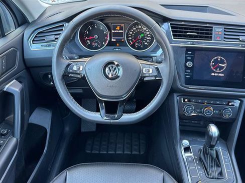 Used 2021 Volkswagen Tiguan SE w/ Panoramic Sunroof Package AWD/4WD image 15