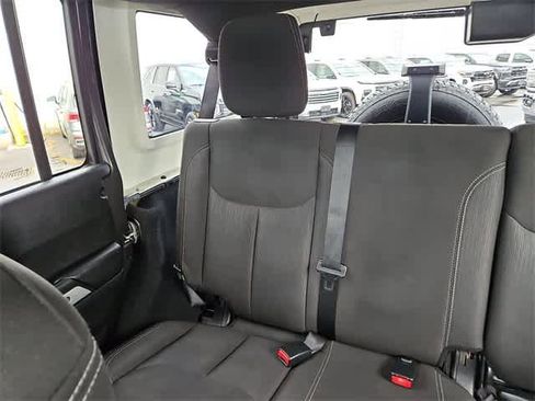 Used 2017 Jeep Wrangler Unlimited Sahara image 13