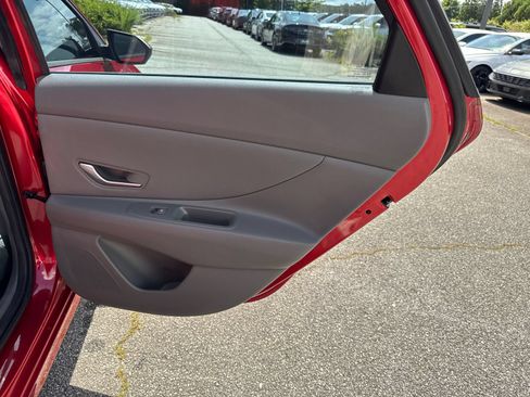 Used 2022 Hyundai Elantra SEL w/ Convenience Package FWD image 16