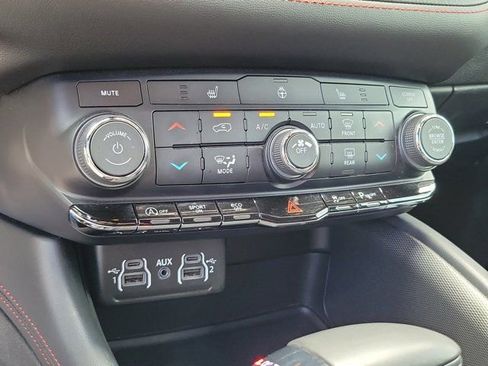 Used 2023 Dodge Durango GT image 28