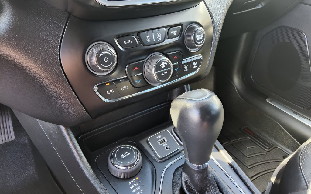 Used 2021 Jeep Cherokee High Altitude AWD/4WD image 15