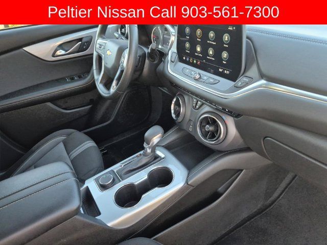Used 2025 Chevrolet Blazer LT FWD image 11