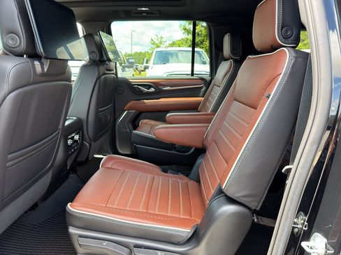 Used 2023 GMC Yukon XL Denali Ultimate AWD/4WD image 30