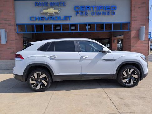 Used 2025 Volkswagen Atlas Cross Sport SE AWD/4WD image 9