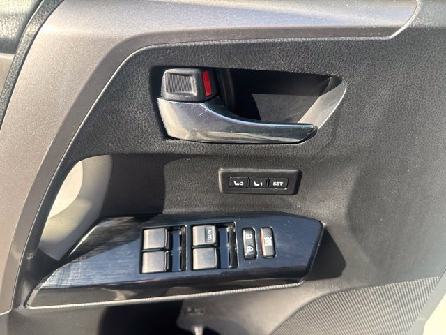 Used 2017 Toyota RAV4 Limited w/ Advanced Technology Package AWD/4WD image 10