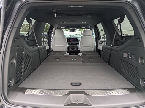 New 2025 Chevrolet Suburban Premier image 13