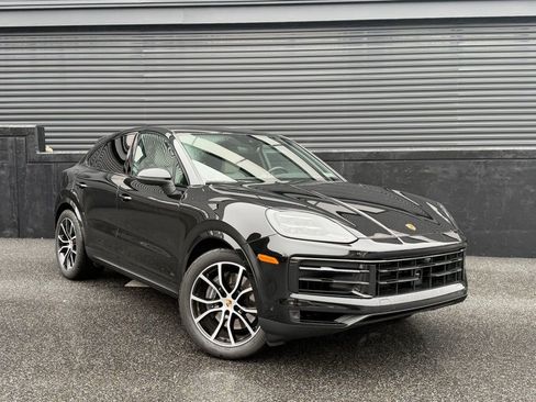 Certified 2025 Porsche Cayenne Coupe AWD/4WD image 12