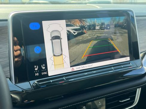 Certified 2025 Volkswagen Atlas SEL image 24