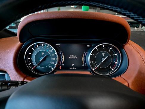 Used 2022 Maserati Levante GT image 30