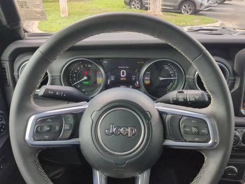 Used 2023 Jeep Wrangler Unlimited Sahara AWD/4WD image 29