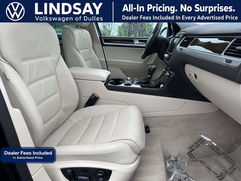 Used 2016 Volkswagen Touareg Sport AWD/4WD image 12