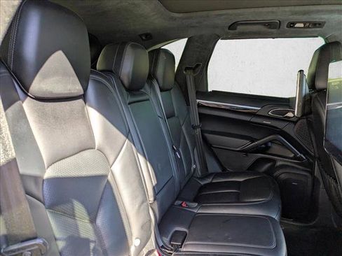 Used 2017 Porsche Cayenne Turbo image 27