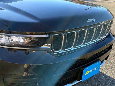 Used 2023 Jeep Grand Cherokee L Laredo image 31