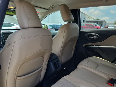 Used 2016 Jeep Cherokee Limited FWD image 13