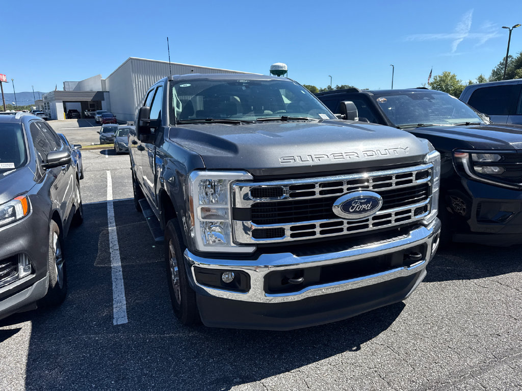 Used 2025 Ford F250 XLT AWD/4WD image 3