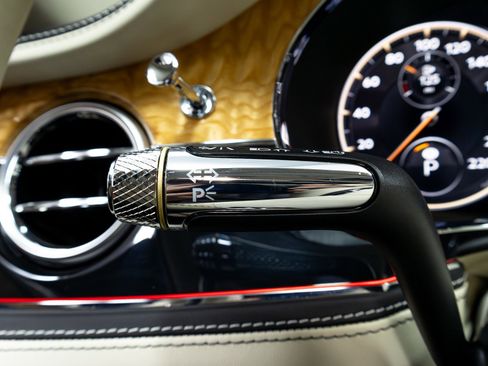 Used 2021 Bentley Flying Spur W12 image 69