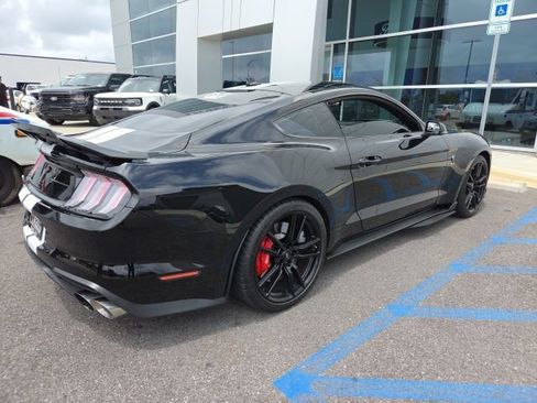 Used 2021 Ford Mustang Shelby GT500 w/ Technology Package RWD image 3