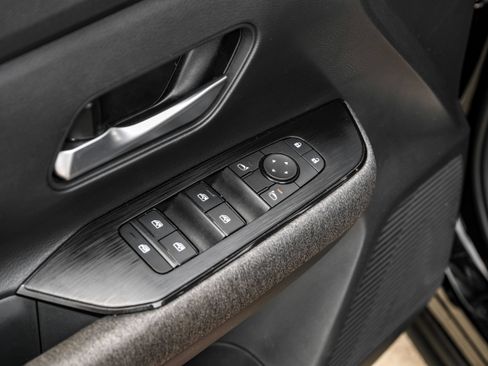 Used 2025 Nissan Kicks SV w/ Illumination Package FWD image 34