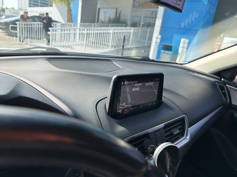 Used 2018 MAZDA MAZDA3 Touring image 11