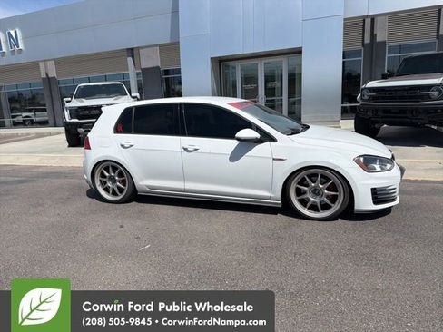 Used 2017 Volkswagen Golf 4-Door FWD image 3