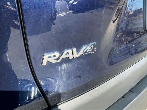 Used 2023 Toyota RAV4 XLE Premium image 31