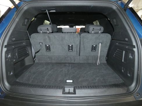 Used 2025 Chevrolet Traverse LT image 6