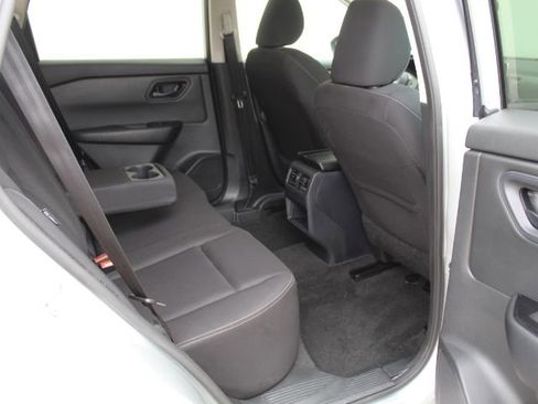 Used 2024 Nissan Rogue S image 34