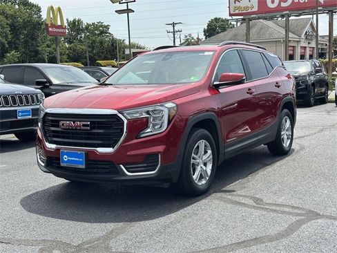 Used 2023 GMC Terrain SLE w/ Driver Convenience Package image 4