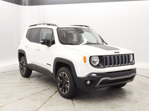 Certified 2023 Jeep Renegade Latitude w/ Sun/Sound Group AWD/4WD image 9