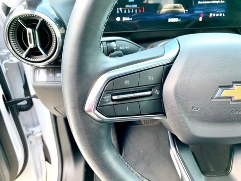 Used 2025 Chevrolet Equinox LT FWD image 31