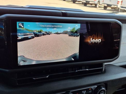 Used 2024 Jeep Gladiator Sport image 19