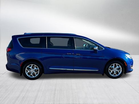 Used 2020 Chrysler Pacifica Limited image 4